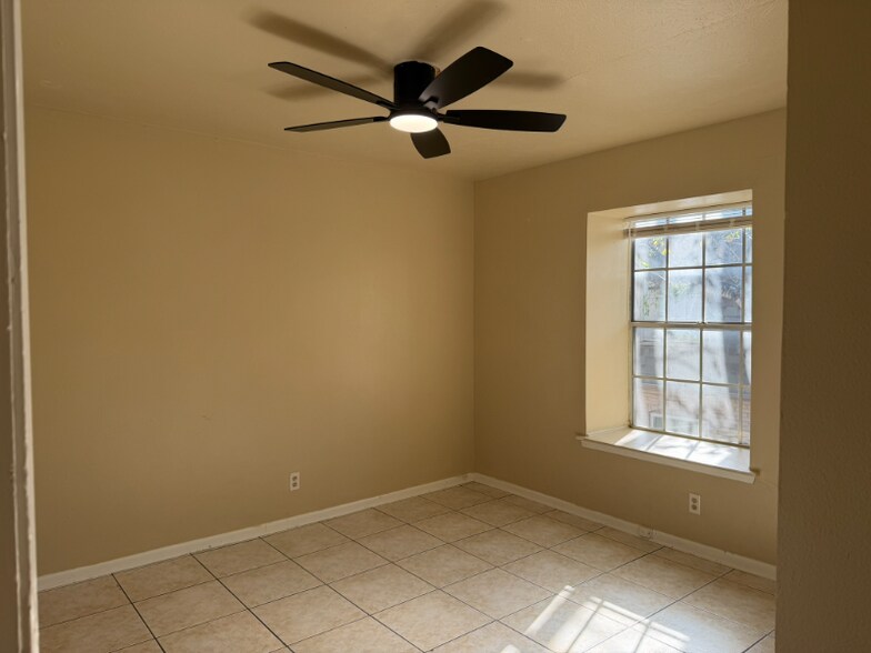 Building Photo - 170 De Chantle Rd