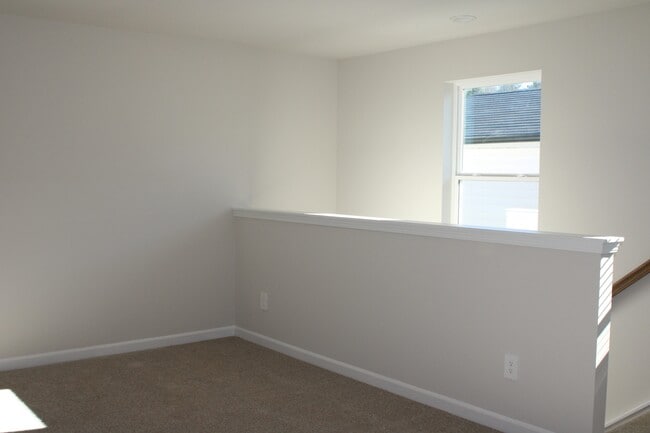 Building Photo - 832 Ottawa Dr