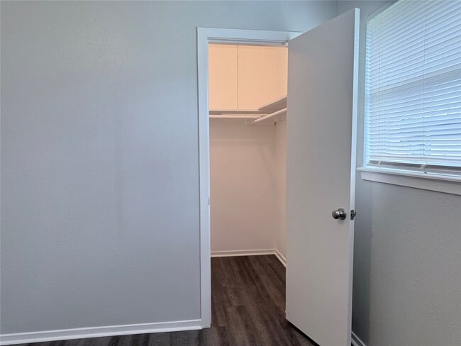 Building Photo - 7301 Cardinal Cir