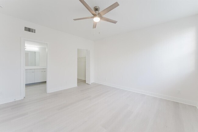 Building Photo - 20889 St Andrews Blvd