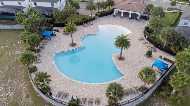 Building Photo - 2428 Dubai St