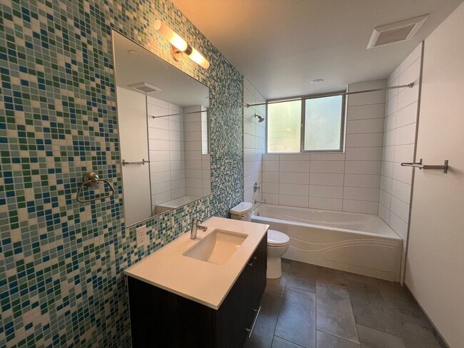 Building Photo - LUXURY ALKI 3 BED TOWNHOME FOR RENT W EXPANSIVE WATER VIEWS!