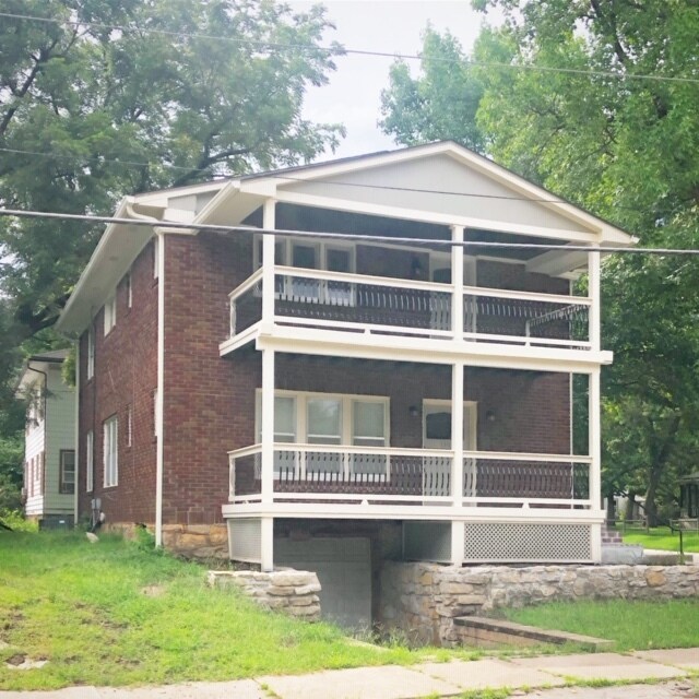 Unit B available for rent is the upper level. - 1301 SW Clay St