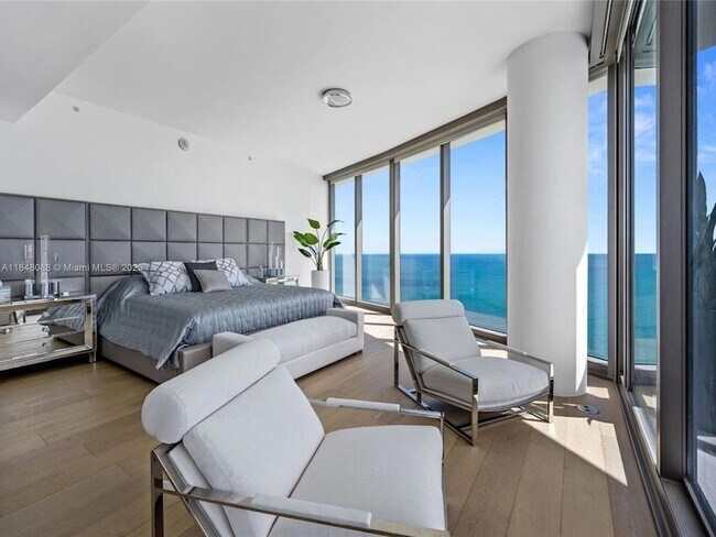 Building Photo - 15701 Collins Ave