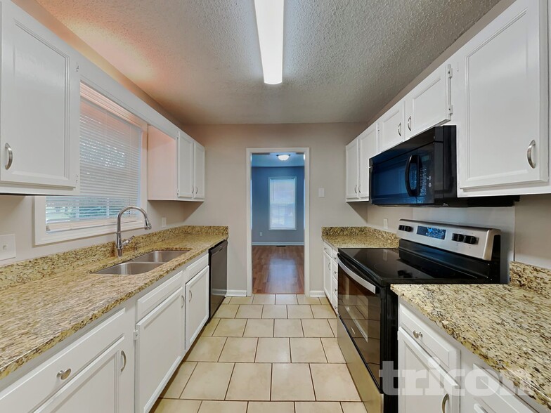 Building Photo - 4112 Zebulon Ave SW