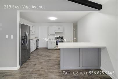 Building Photo - 219 E Vine Ave