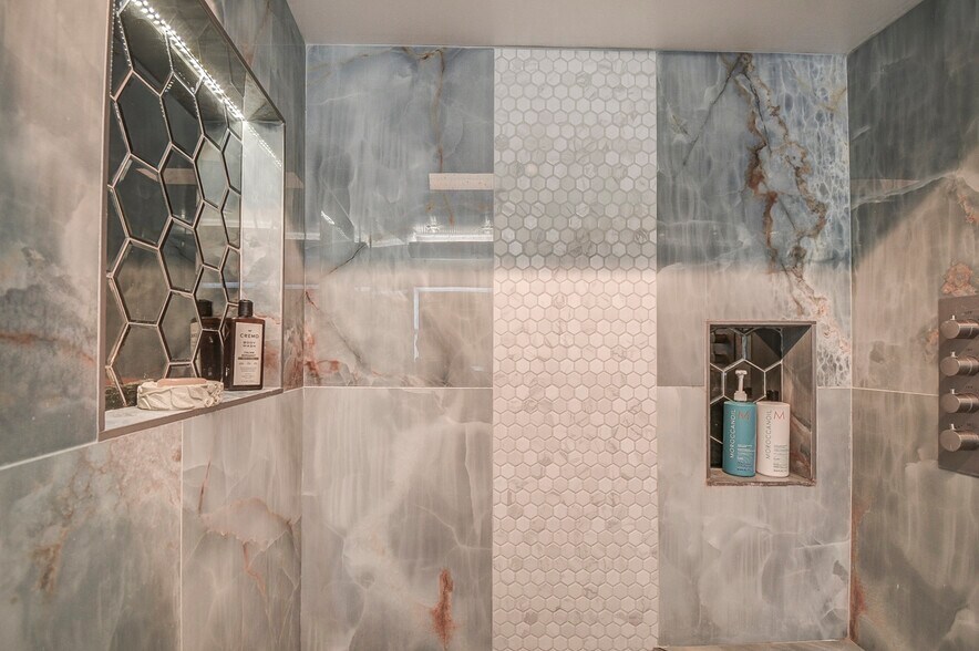 Building Photo - 11 Seamist Ct