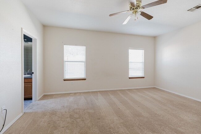 Building Photo - *MOVE IN SPECIAL* $350 OFF FIRST MONTH RENT! Spacious 4 Bedroom Home with Fireplace