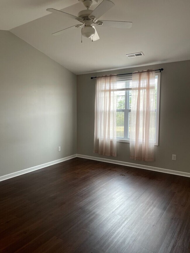 Building Photo - Saylor’s Watch Townhome