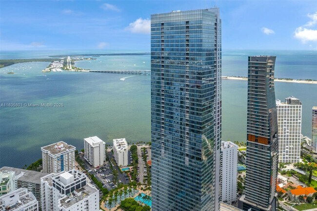 Building Photo - 1425 Brickell Ave