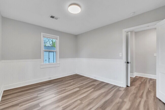 Building Photo - Stylish 2-Bedroom, 1-Bath Home with Contemporary Finishes ($1200/mo base rent***)