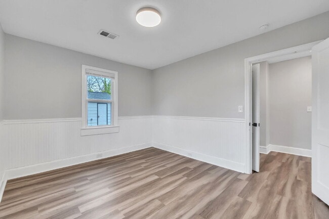 Building Photo - Stylish 2-Bedroom, 1-Bath Home with Contemporary Finishes ($1200/mo rent***)