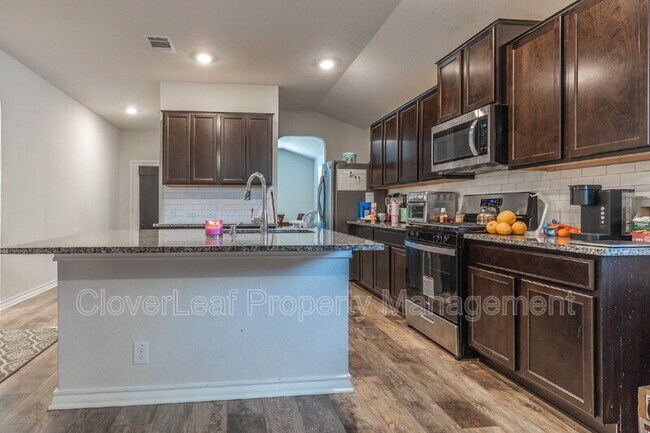 Building Photo - 6819 Whisper Grv