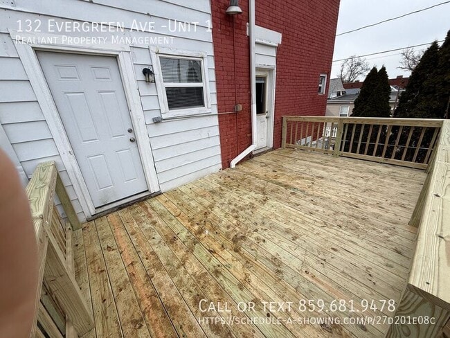 Building Photo - 132 Evergreen Ave