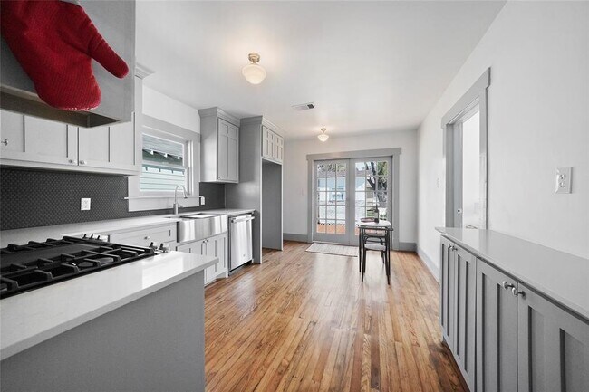 Building Photo - 1416 Featherstone St