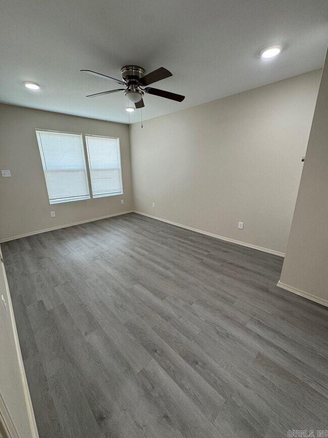 Building Photo - 1224 School St