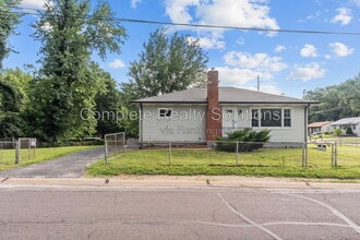 Building Photo - 201 Sadonia Ave