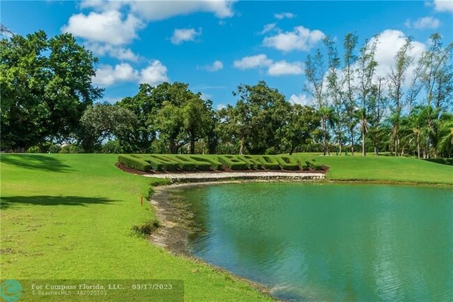 Building Photo - 9220 S Hollybrook Lake Dr