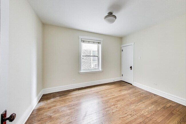 Building Photo - 3837 N Sawyer Ave