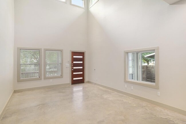 Building Photo - 3202 Merrie Lynn Ave