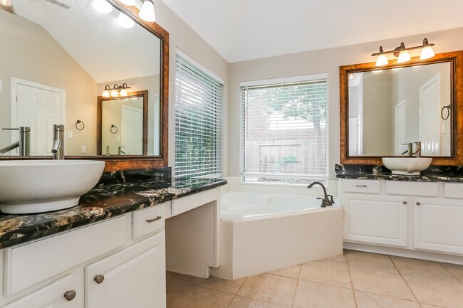 Building Photo - 13207 Castle Combe Dr