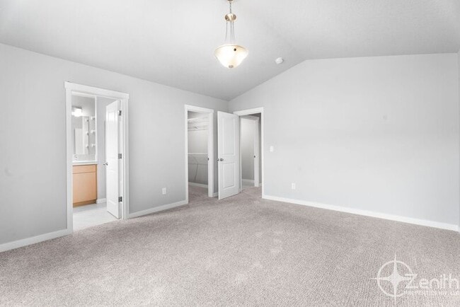 Building Photo - 4712 NE 37th Ct