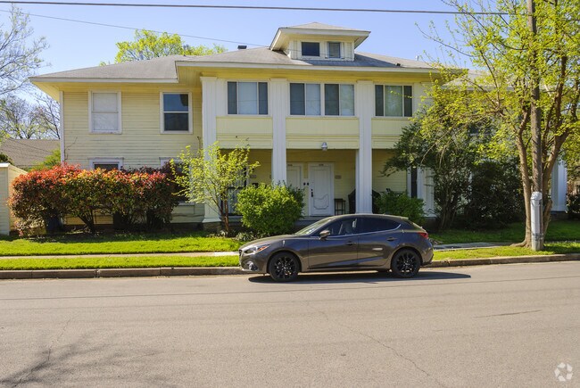 Building Photo - 738 Woodlawn Ave