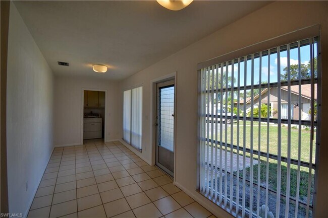 Building Photo - 859 Palm View Dr