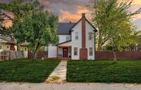 Building Photo - Modern 3-Bedroom, 3-Bathroom Home in the H...