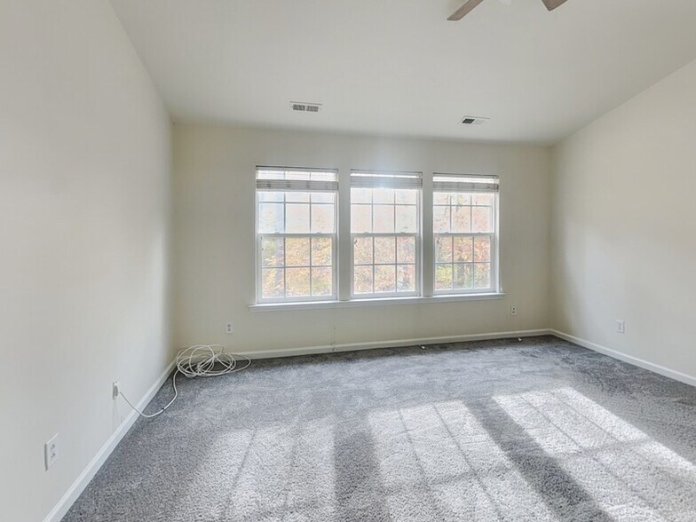 Building Photo - 8627 Challenger Dr