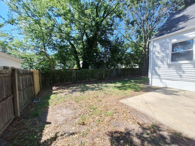 Building Photo - 3303 Candlewood Dr