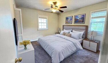 Building Photo - Near Sororities! - 2 Bed/1 Bath Flat on Baxter