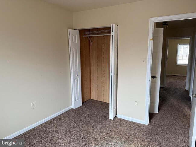 Building Photo - 9 Autumn Hill Way