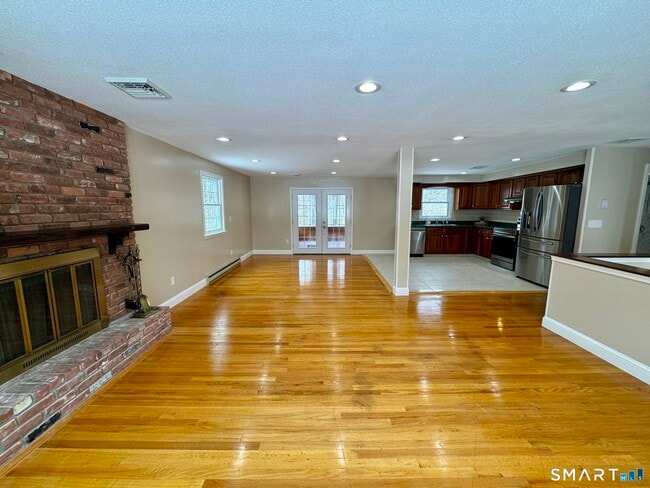 Building Photo - 10 Longview Ln