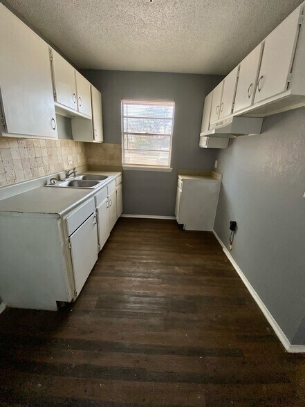 Building Photo - 1924 16th St