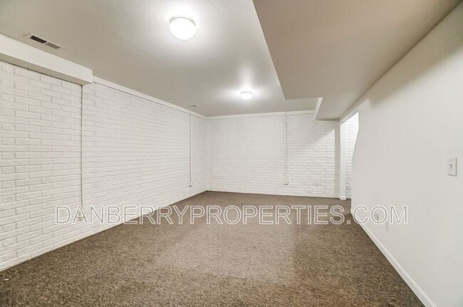 Building Photo - 3565 Turret Green Dr