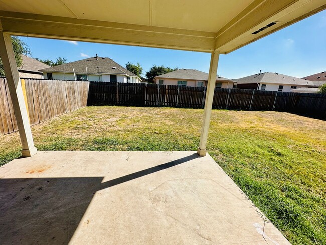 Building Photo - Check out this SWEET 4 bed/2 bath home!