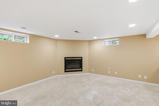 Building Photo - 2906 Breezy Terrace