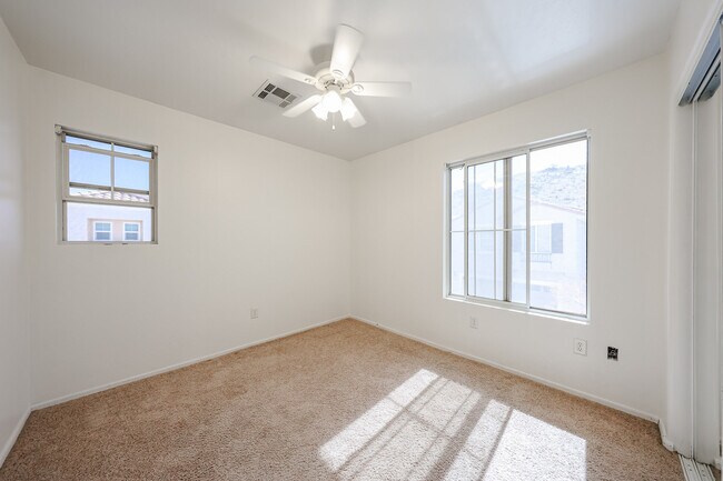 Building Photo - 337 W Mountain Sage Dr