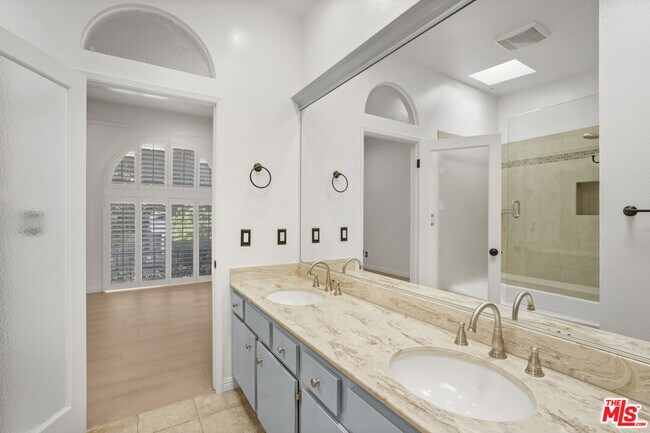 Building Photo - 1850 Midvale Ave