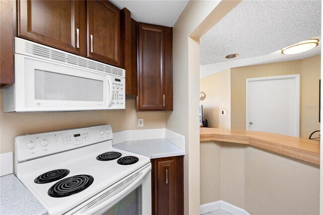 Building Photo - 1515 Pinellas Bayway S