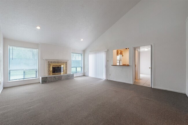 Building Photo - 1915 Mustang Springs Dr