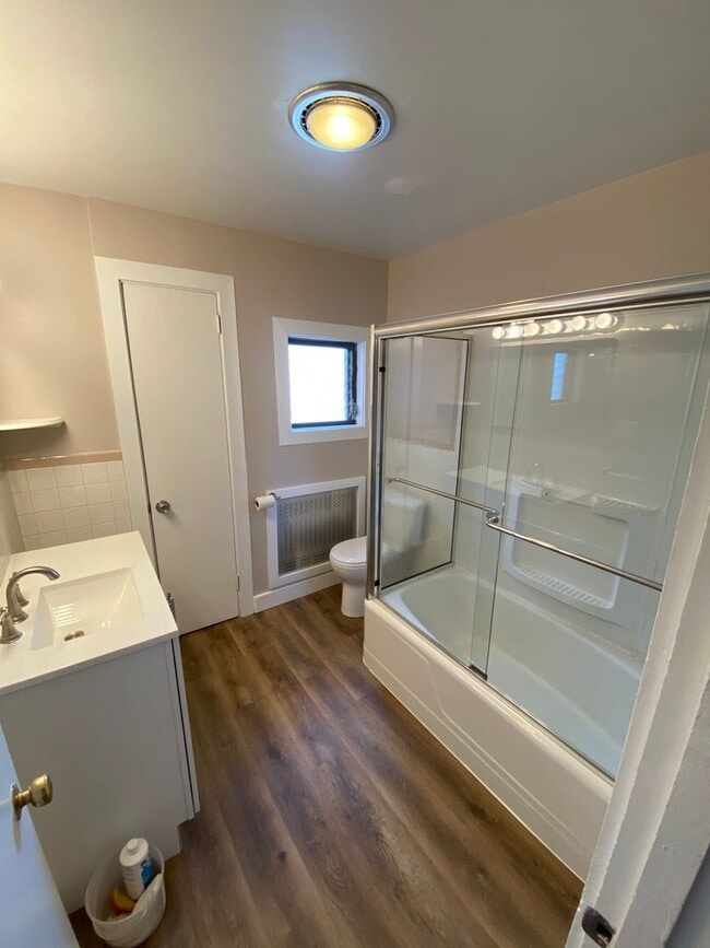 Building Photo - Beautiful Three Bedroom Townhouse in Northwest Lancaster City!