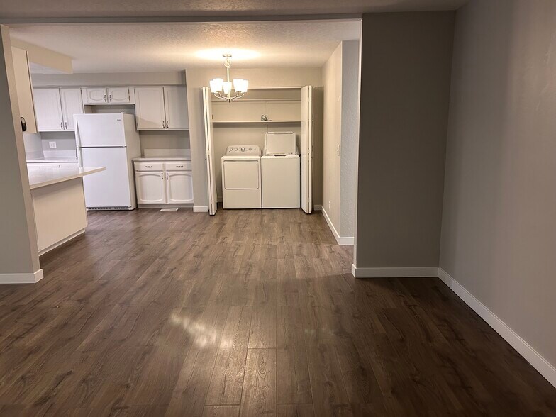 Building Photo - 9205 W Albany Ave