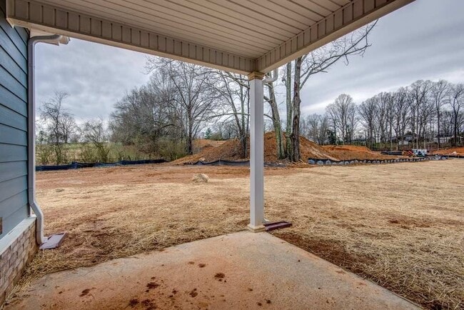 Building Photo - ***COMING SOON - 4 / 2 in Fairview Station...