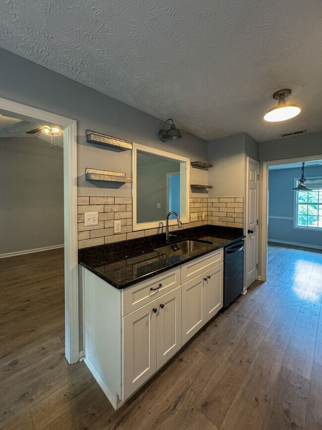 Building Photo - Cute 3 Bed 2 Bath Home in Spring Lake