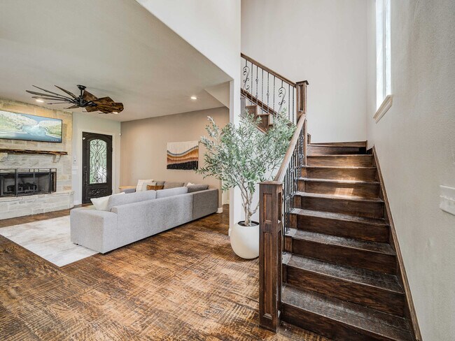 Building Photo - 200 Cove Dr