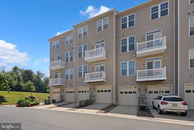 Building Photo - 1616 Hardwick Ct