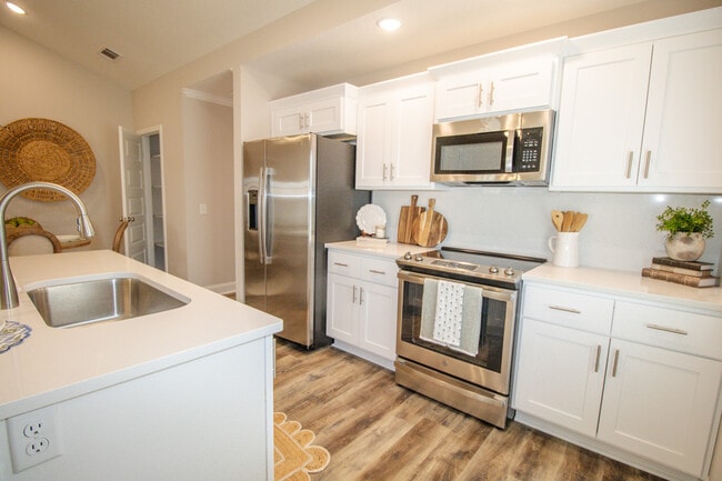 Building Photo - 116 Woodsedge Dr