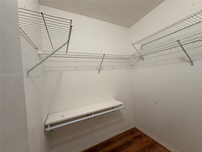 Building Photo - 2078 Madeira Dr